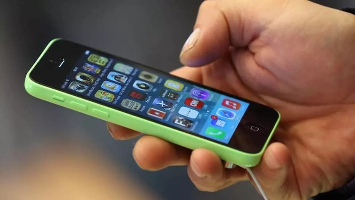 Apple wins touch-screen patent