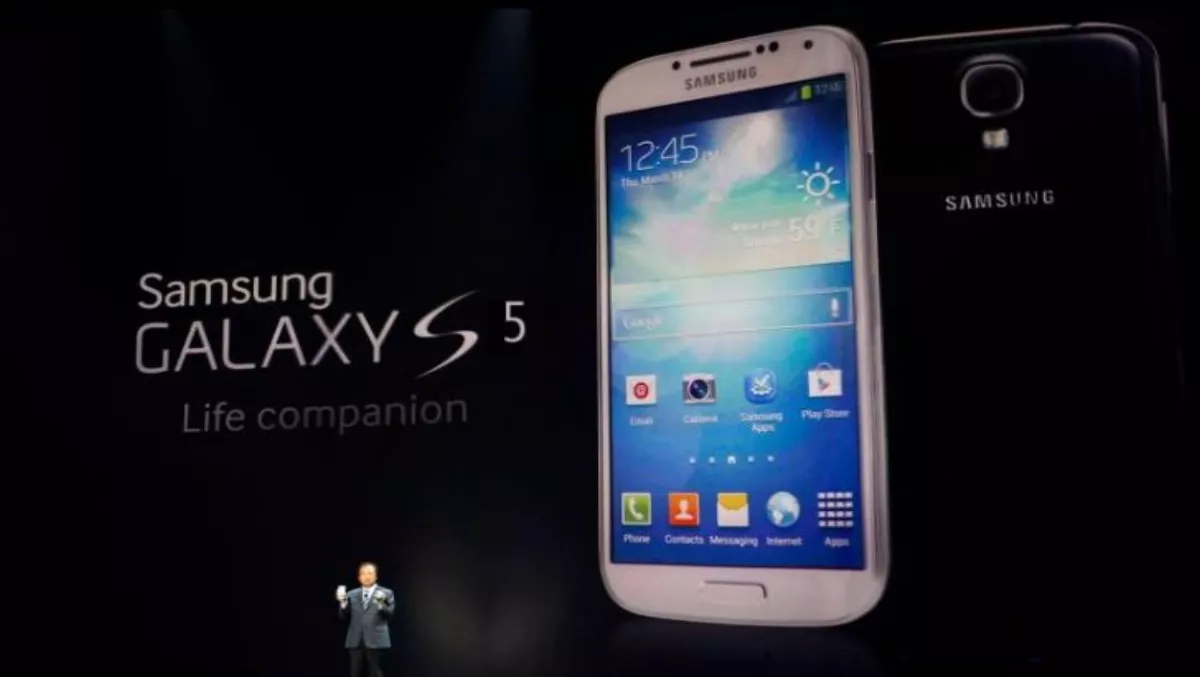 Samsung inches forward with Galaxy S5 update