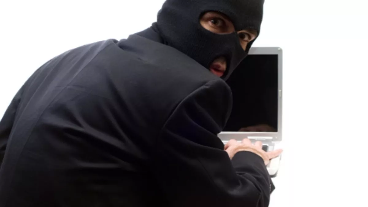 Scammers put a damper on holiday travels