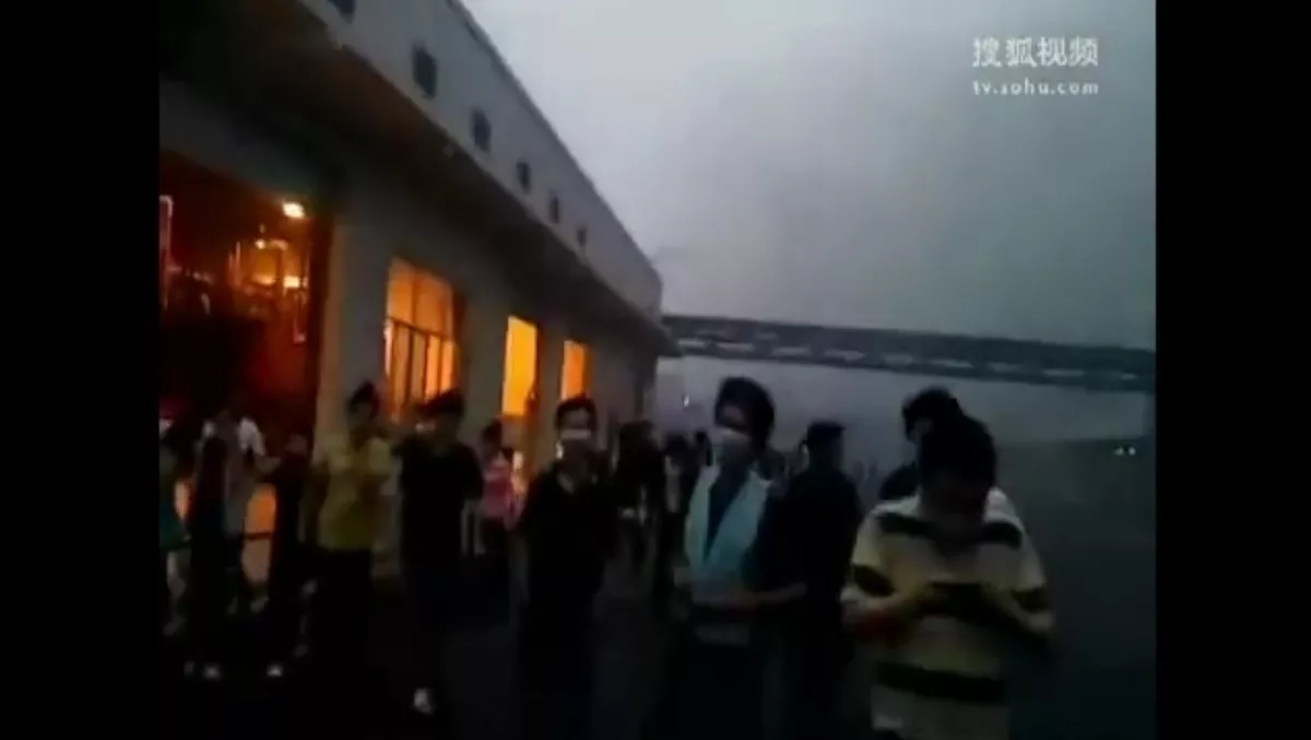 Explosion at 'inhumane' Chinese iPad factory kills 2