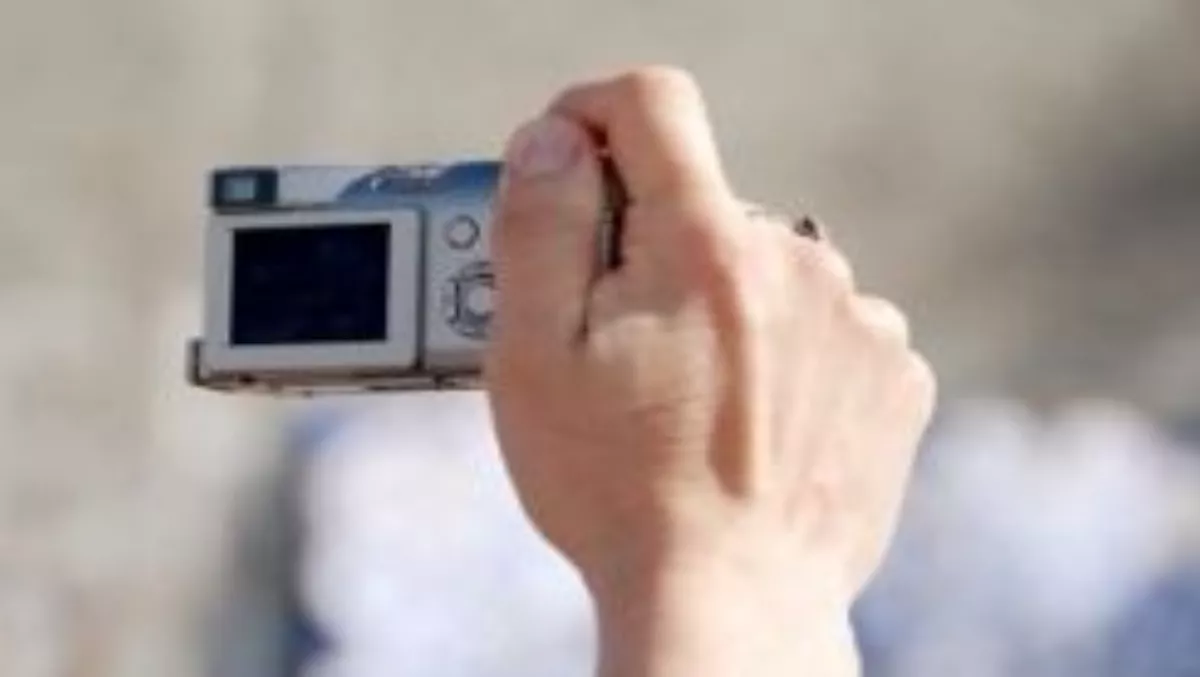 Digital camera market declines