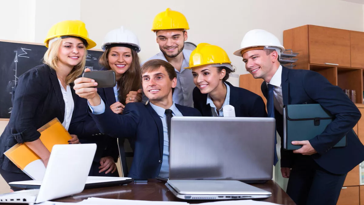 'Safety selfies' snap their way to workplace improvement