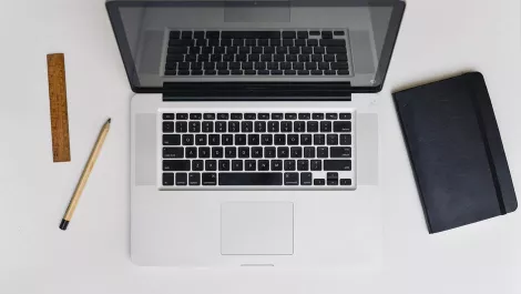 Apple desk laptop macbook pro 23699397893