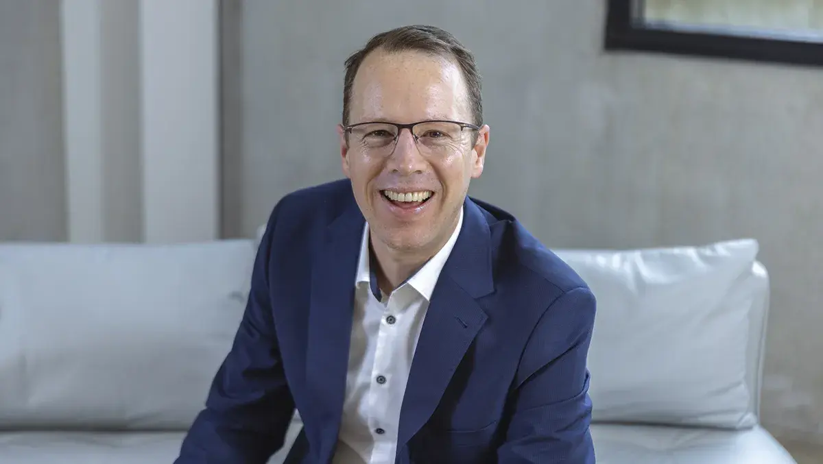 Warrick flower 1200x800(2)