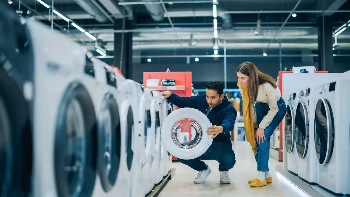 Australians poised to spend as rates fall but want better deals