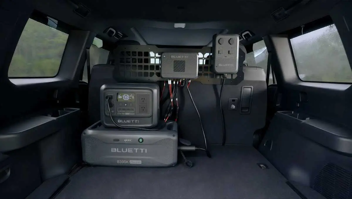BLUETTI Elite 300 + Charger 2: Fast-Recharge, Go-Anywhere Power for Off-Grid Trips