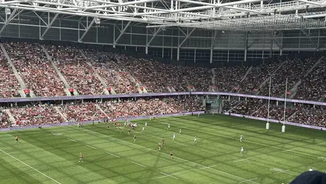 Six people treated for heat amid warning One NZ stadium's temps 'jump around dramatically'